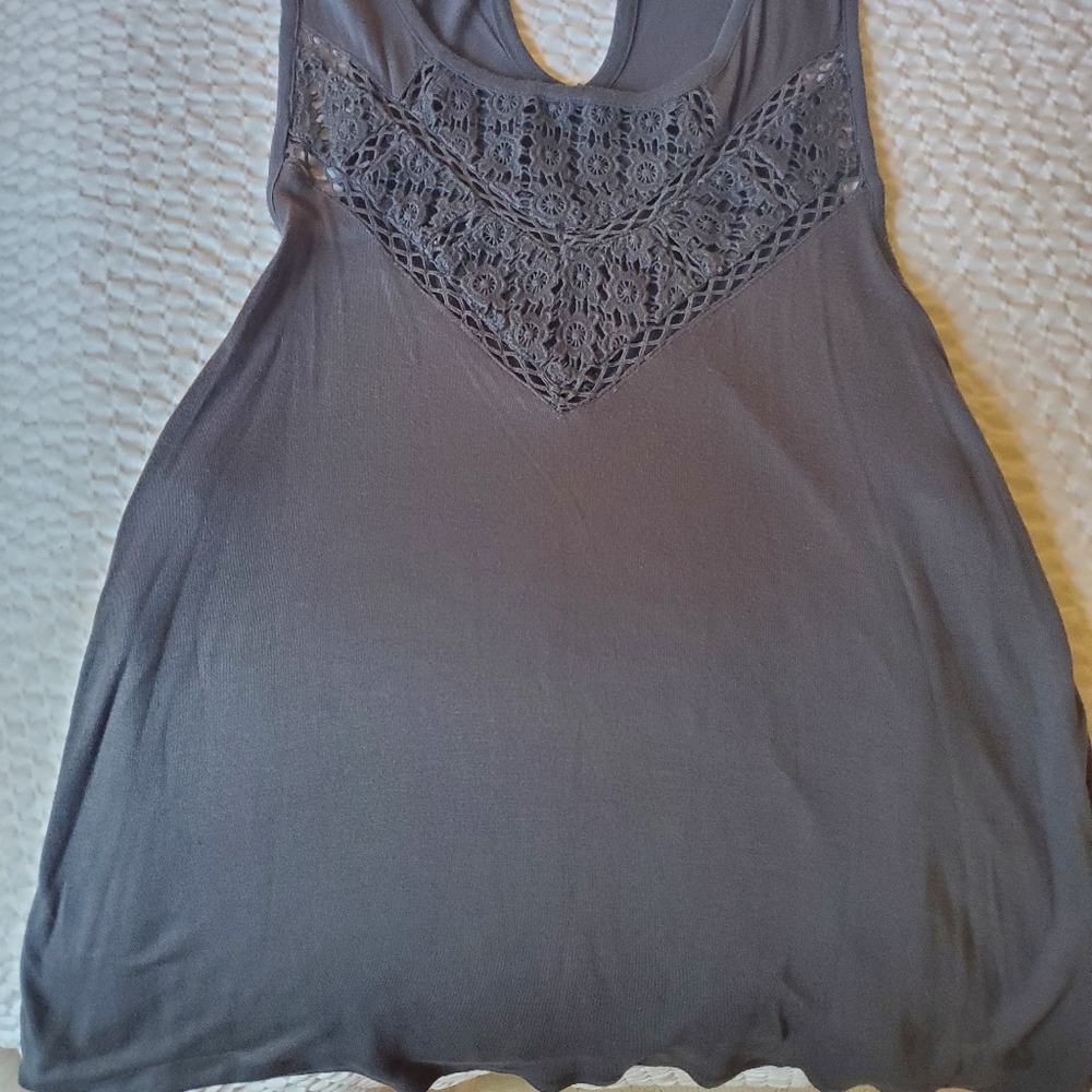Grey top. O'Neille
